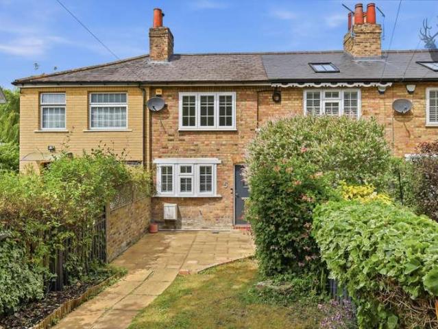 Cottage for sale in Lambourne, Epping
