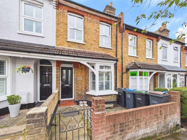 Cottage for sale in London Borough of Croydon, Greater London
