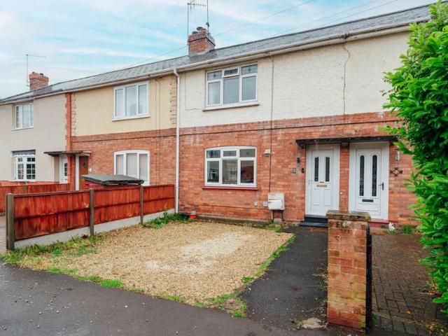 Terraced House for sale in Worcester, Dines Green