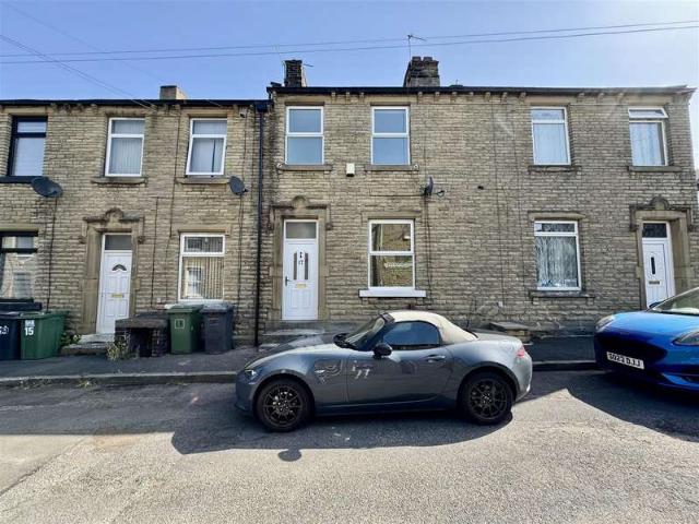 Cottage for sale in Hillhouse, Almondbury