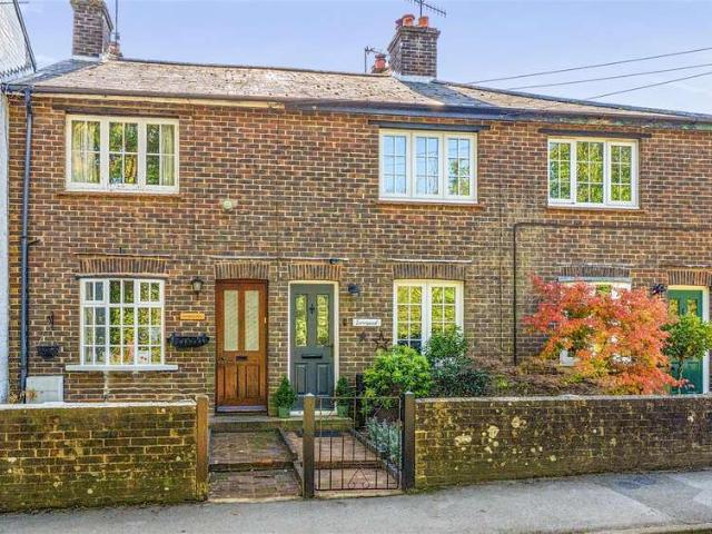 Cottage for sale in Crossbush, Clapham