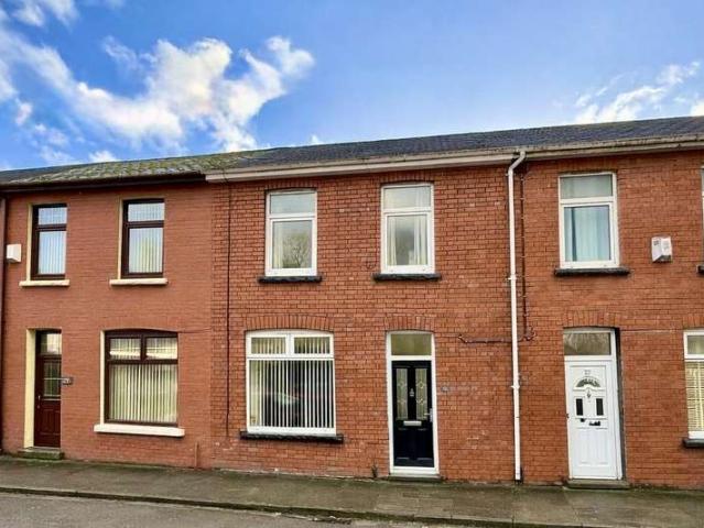 Cottage for sale in Gadlys, Wales
