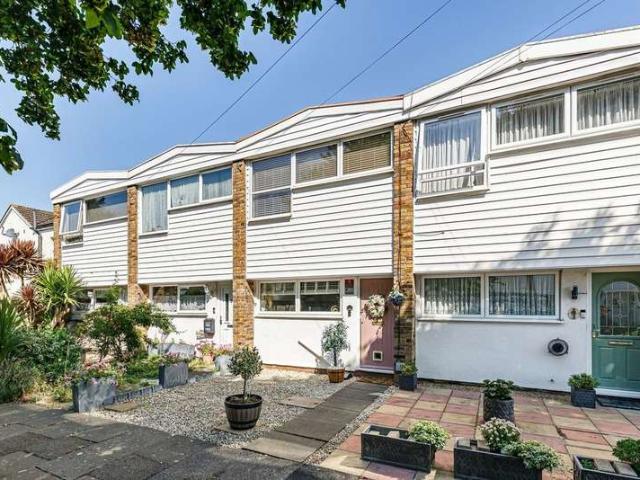 Cottage for sale in Littleton Common, Lower Halliford