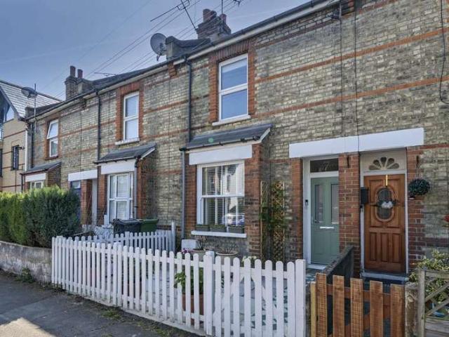 Terraced House for sale in Kingston Upon Thames, Norbiton