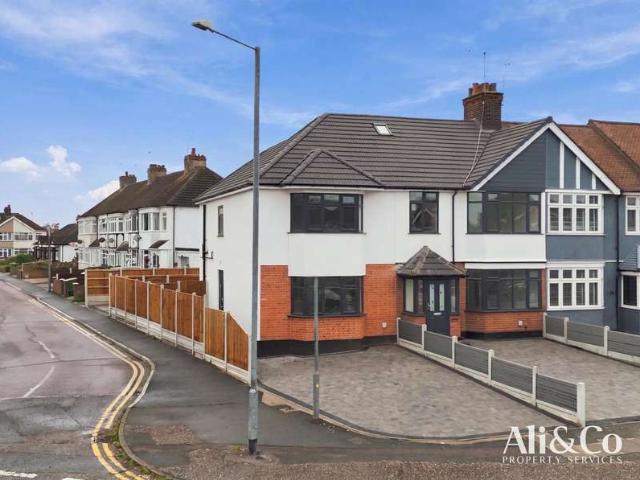 Cottage for sale in Little Thurrock, Grays