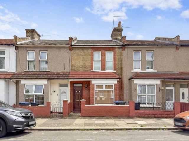 Cottage for sale in Lower Edmonton, Greater London