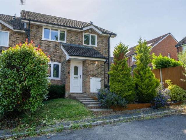Cottage for sale in Emmbrook, Wokingham