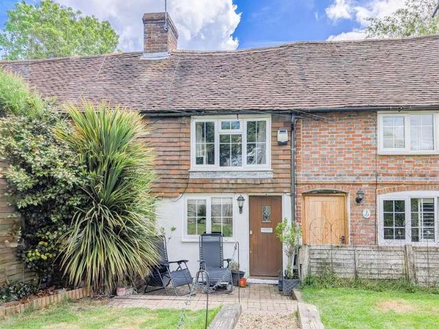 Cottage for sale in Piltdown, Cross In Hand