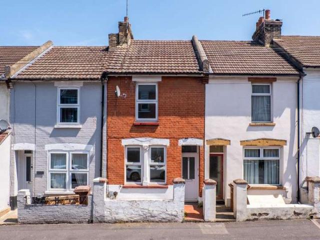 Cottage for sale in Luton, Chatham