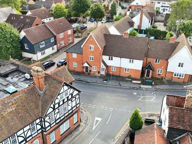 Cottage for sale in Lambourne, Epping