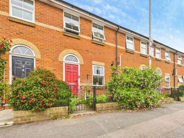 Cottage for sale in Folkestone