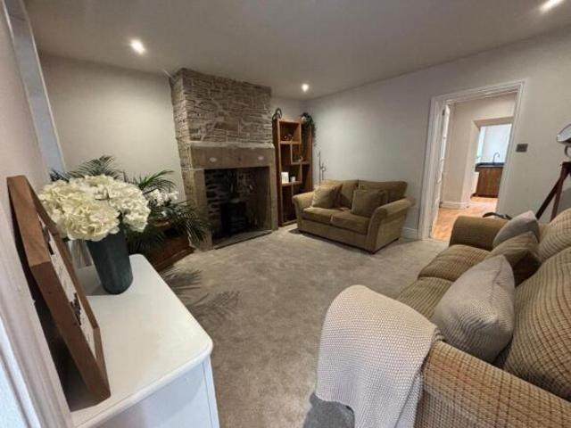 Cottage for rent in Greater London