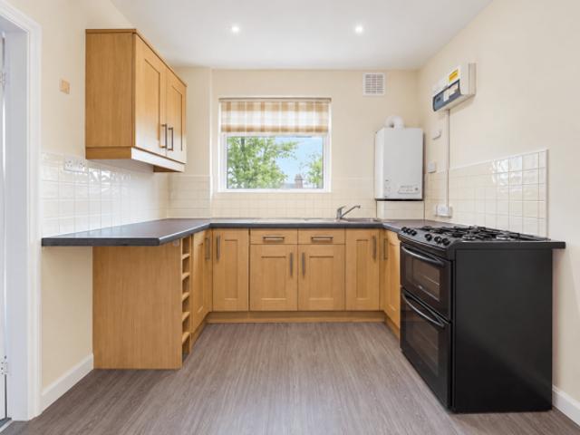 Cottage for rent in Yeadon, Leeds
