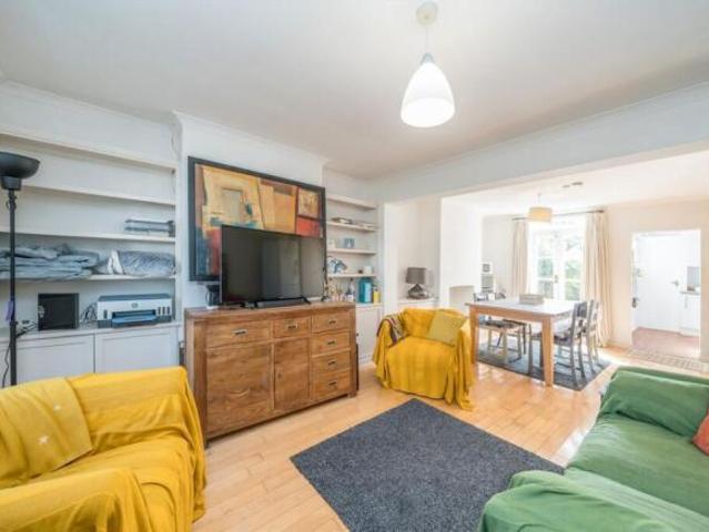 Cottage for rent in Twickenham, Greater London