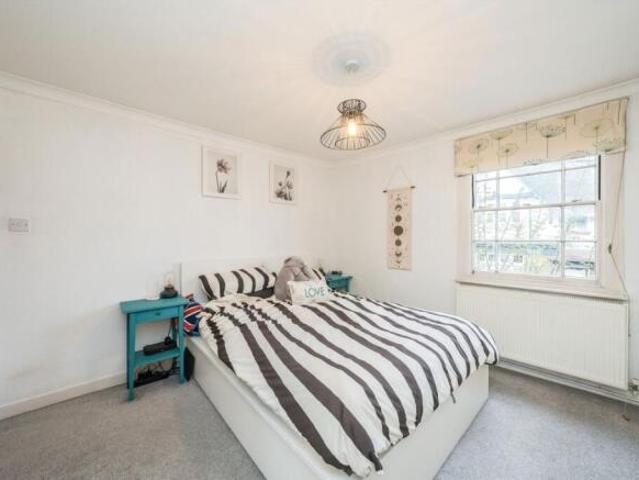 Cottage for rent in Twickenham, Greater London