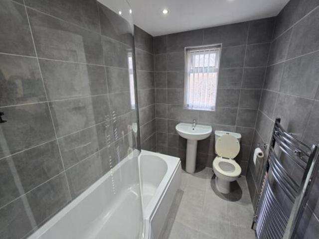 Cottage for rent in Failsworth, Oldham