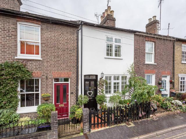 Terraced House for rent in St Albans