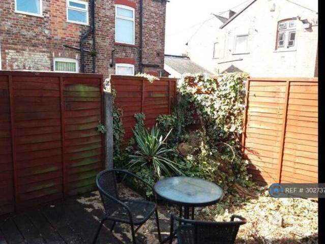 Cottage for rent in Reddish, Greater Manchester