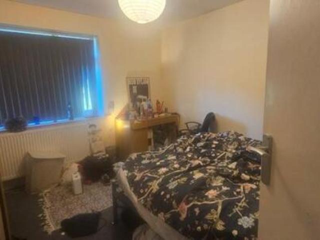 Cottage for rent in Hyde Park, West Yorkshire