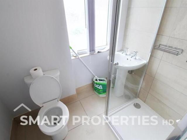 Cottage for rent in Batley, West Yorkshire