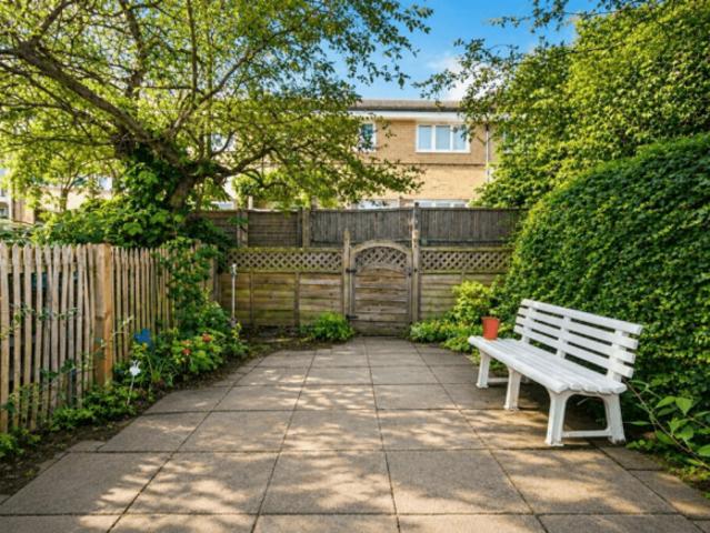 Cottage for rent in Cat Hill