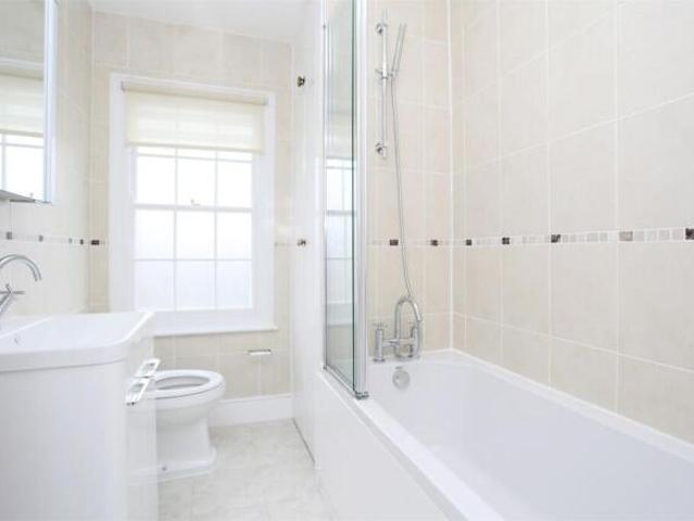 Cottage for rent in Hammersmith, Greater London
