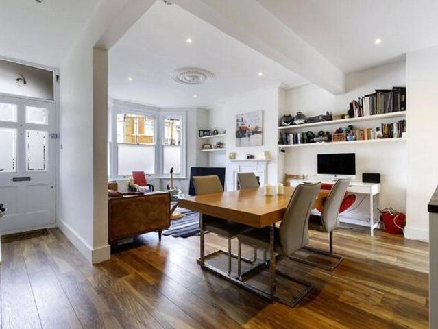 Cottage for rent in Cat Hill, England