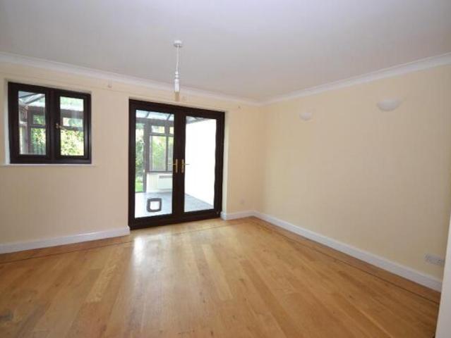 Cottage for rent in Navestock Side