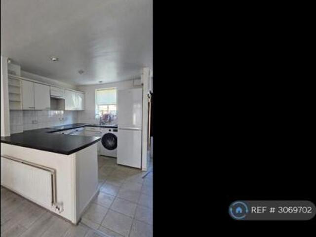 Cottage for rent in Cat Hill, England