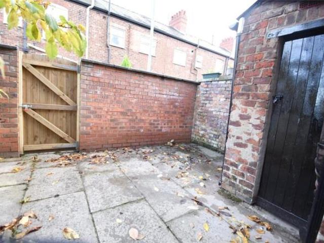 Cottage for rent in Reddish, Greater Manchester