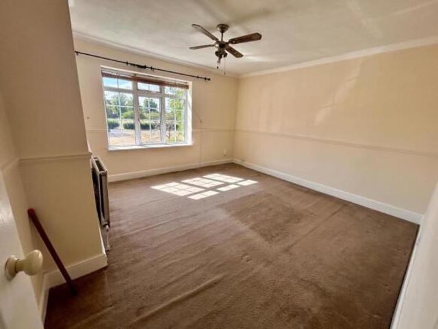Cottage for rent in Gorse Hill, Trafford Park