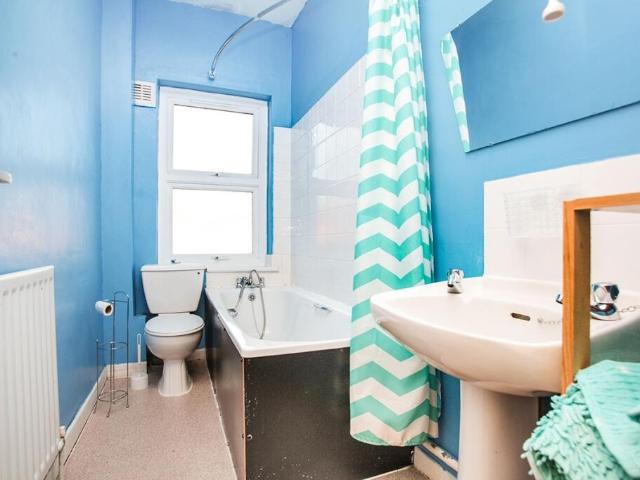 Terraced House for rent in Coventry
