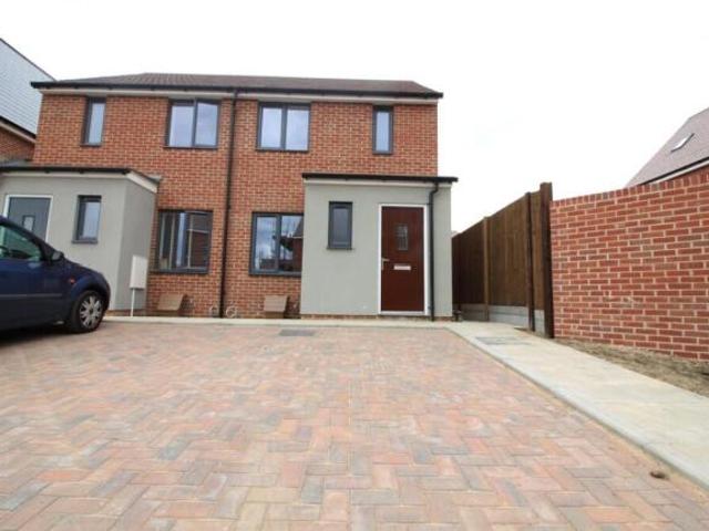 Cottage for rent in Monks Orchard, Kent