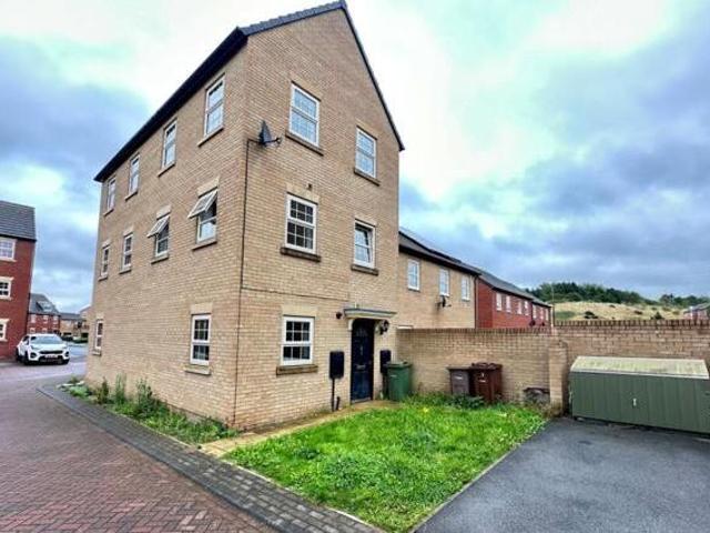 House for rent in Cutsyke, Castleford