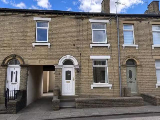 House for rent in Waring Green, Calderdale