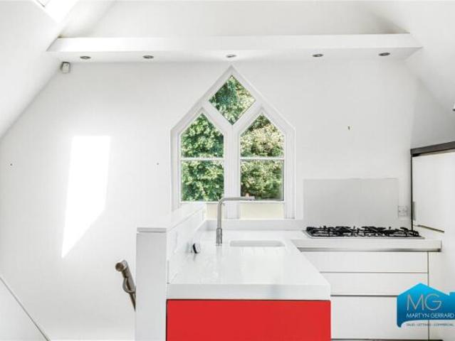 Cottage for rent in Highgate, Greater London