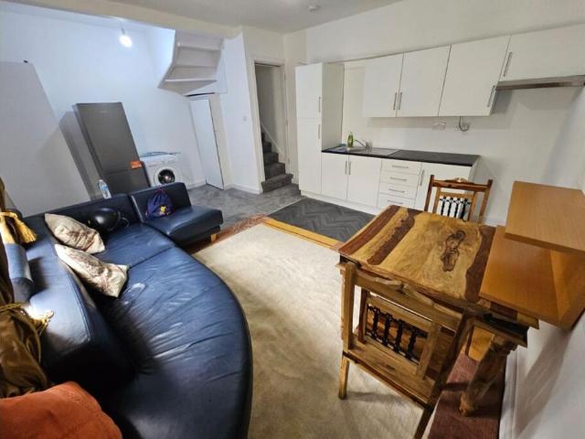 Terraced House for rent in Bradford