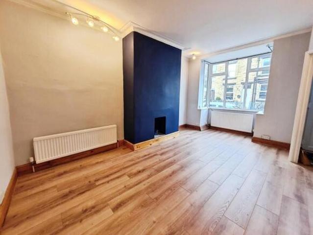 Cottage for rent in Farsley, West Yorkshire