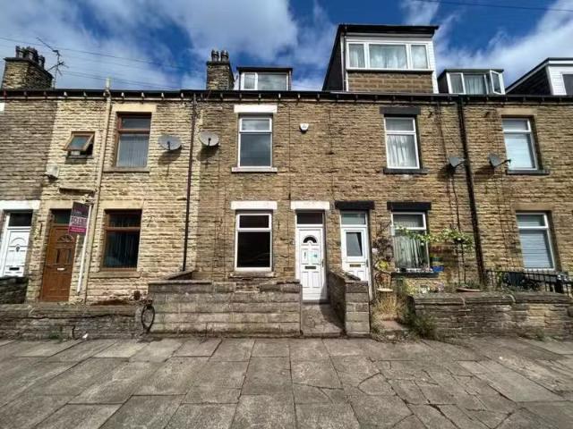House for rent in Tong Street, West Bowling