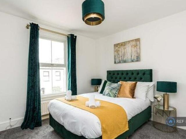 House for rent in Surrey