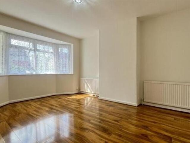 Cottage for rent in Carshalton, Greater London