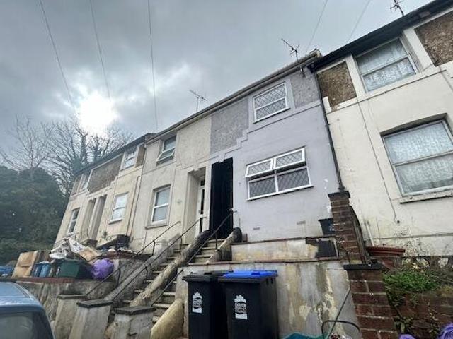 House for rent in River, Ash