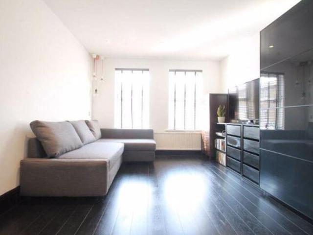 Cottage for rent in Tottenham, Greater London