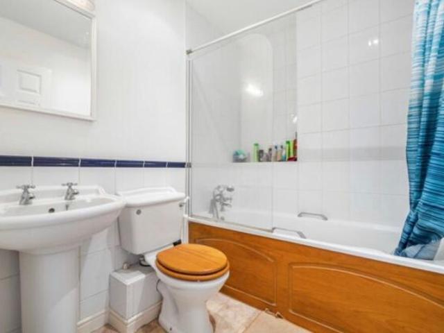 Cottage for rent in Reading