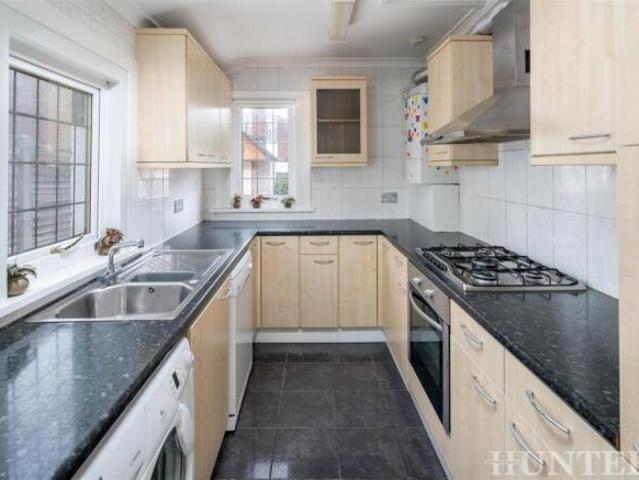 Cottage for rent in Cat Hill, England