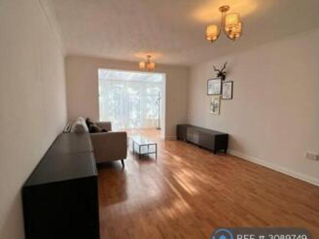 Cottage for rent in Cat Hill, England