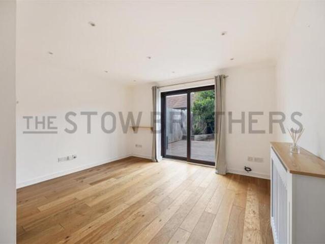 Cottage for rent in Chingford, Greater London