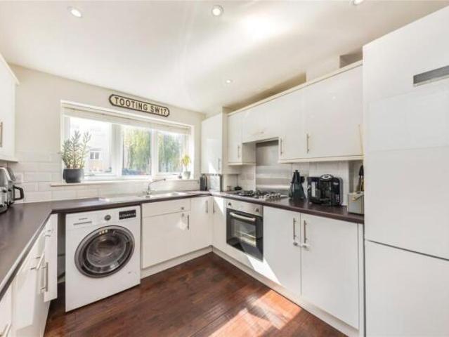 Cottage for rent in Tooting Graveney, Greater London