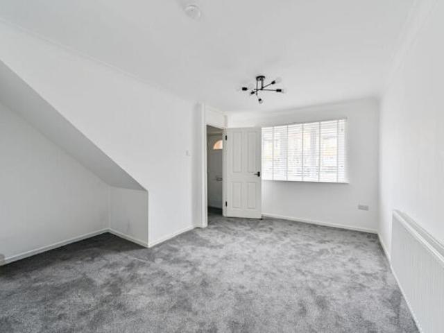 Cottage for rent in London Borough of Merton, Mitcham