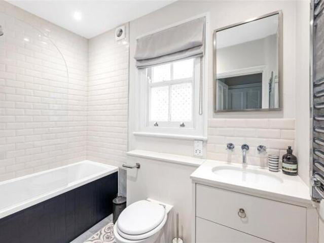 Cottage for rent in Cat Hill, England